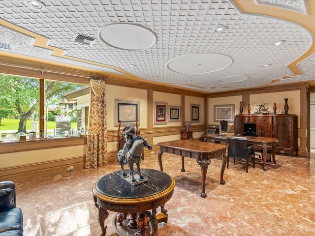 2941 Paddock Ln, Weston, FL 33331