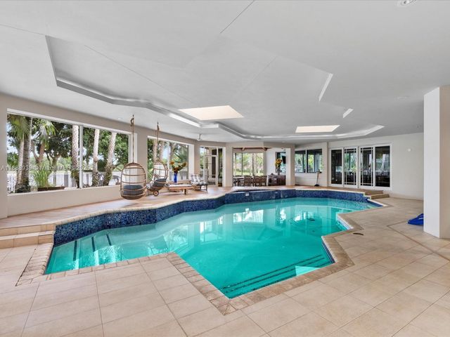 2941 Paddock Ln, Weston, FL 33331