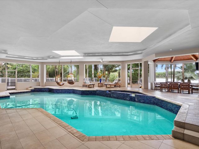 2941 Paddock Ln, Weston, FL 33331