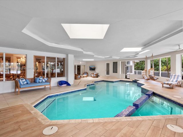 2941 Paddock Ln, Weston, FL 33331