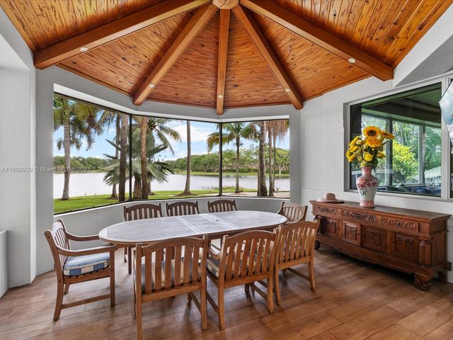 2941 Paddock Ln, Weston, FL 33331