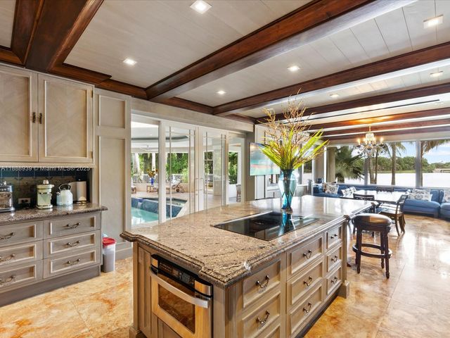 2941 Paddock Ln, Weston, FL 33331