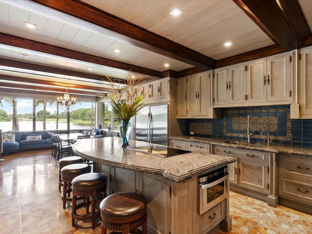 2941 Paddock Ln, Weston, FL 33331