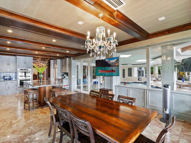 2941 Paddock Ln, Weston, FL 33331