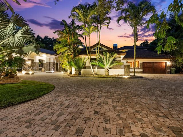 2941 Paddock Ln, Weston, FL 33331