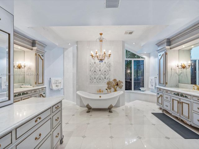 2941 Paddock Ln, Weston, FL 33331