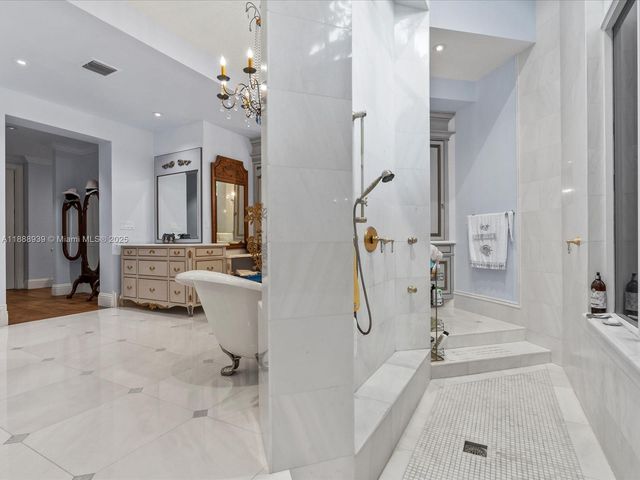 2941 Paddock Ln, Weston, FL 33331