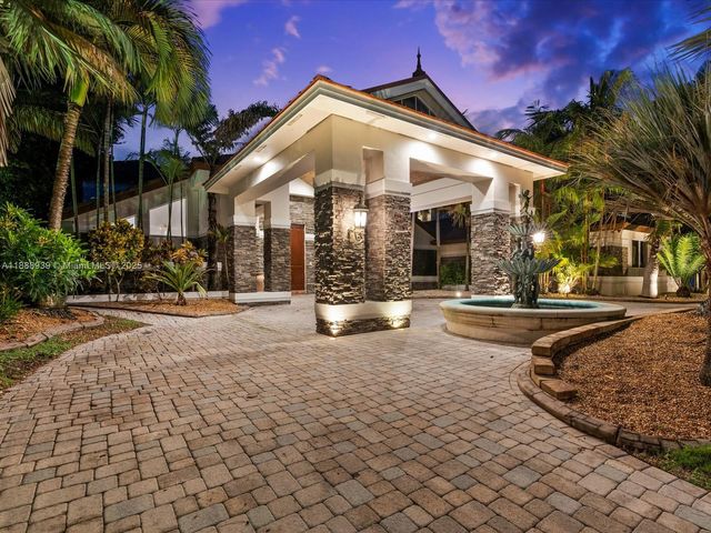 2941 Paddock Ln, Weston, FL 33331