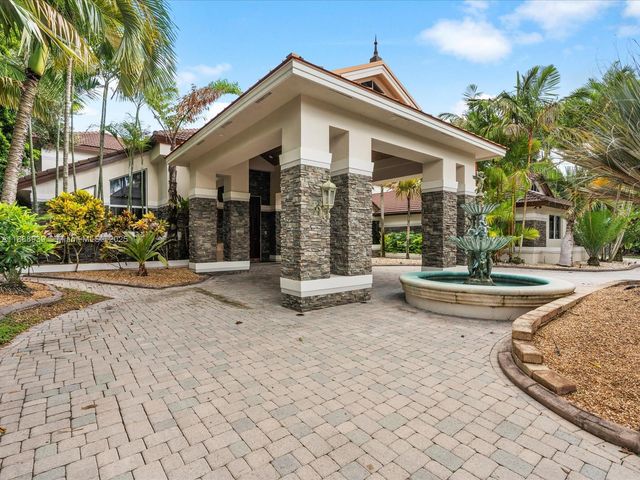 2941 Paddock Ln, Weston, FL 33331