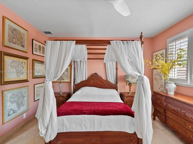 2941 Paddock Ln, Weston, FL 33331