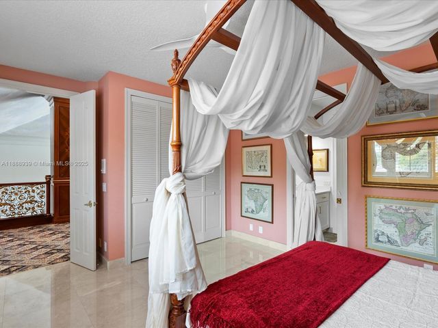 2941 Paddock Ln, Weston, FL 33331