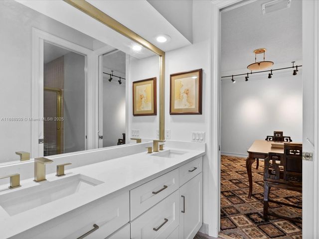 2941 Paddock Ln, Weston, FL 33331