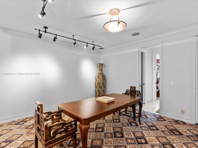 2941 Paddock Ln, Weston, FL 33331