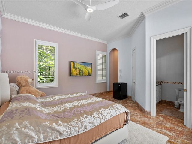 2941 Paddock Ln, Weston, FL 33331