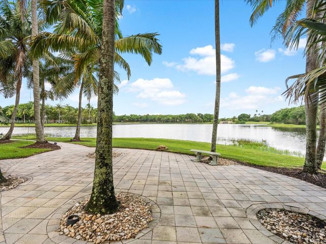 2941 Paddock Ln, Weston, FL 33331