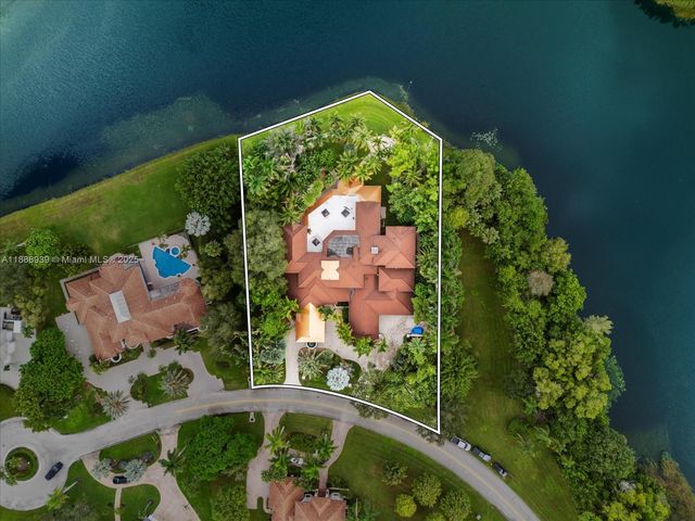 2941 Paddock Ln, Weston, FL 33331