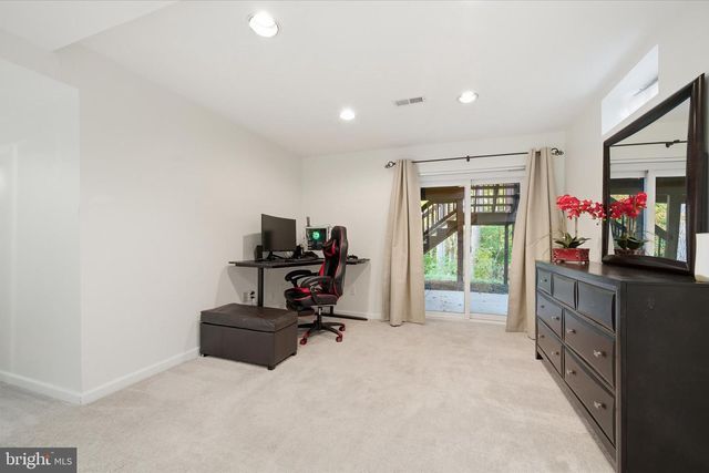 3098 FENNEGAN CT, Woodbridge, VA 22192