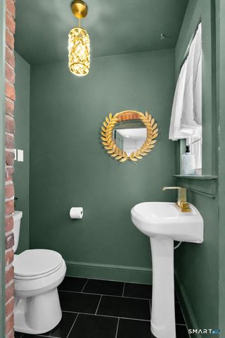 77 Meadowbrook Road, Fairfield, CT 06824