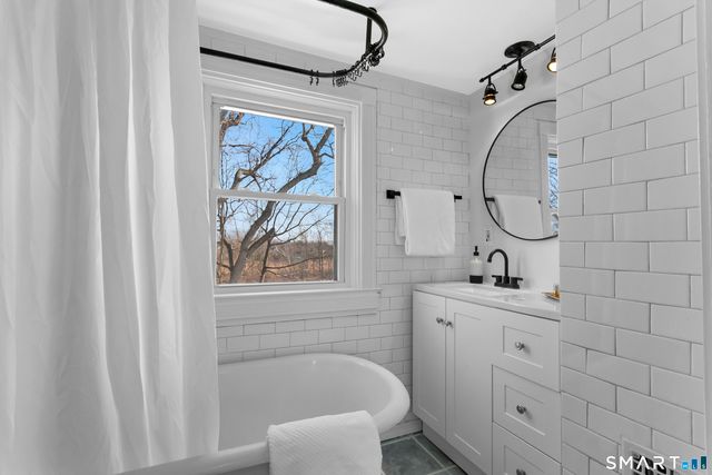 77 Meadowbrook Road, Fairfield, CT 06824