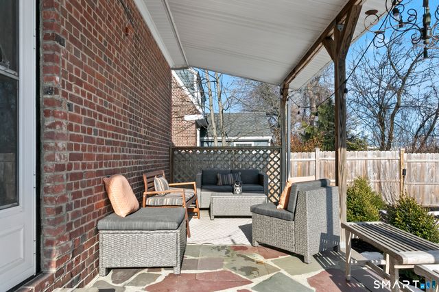 77 Meadowbrook Road, Fairfield, CT 06824