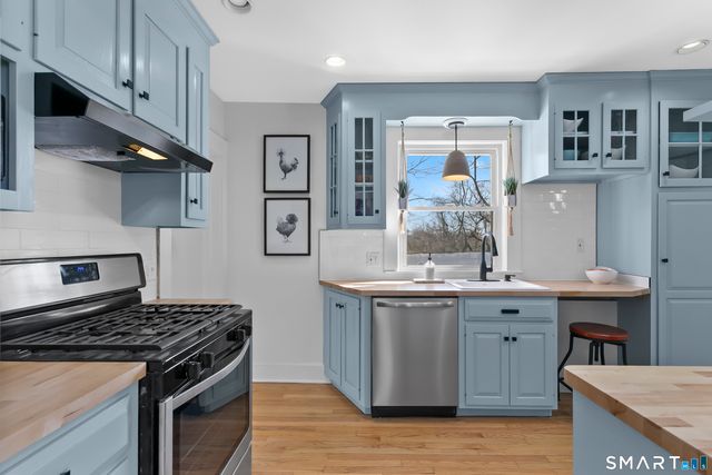 77 Meadowbrook Road, Fairfield, CT 06824