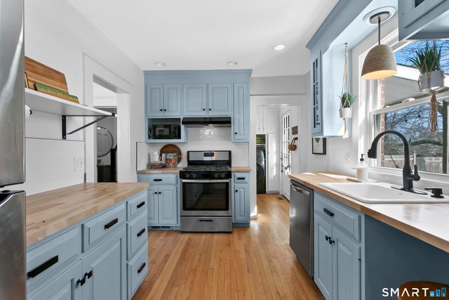 77 Meadowbrook Road, Fairfield, CT 06824