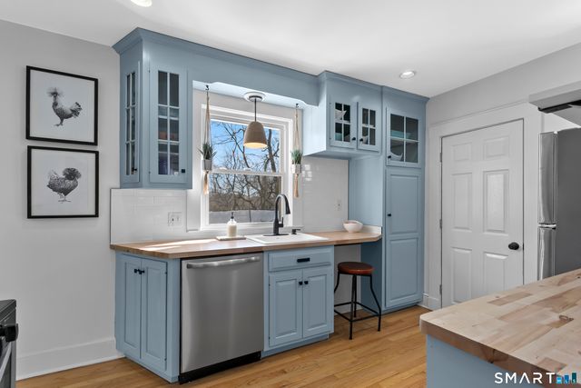 77 Meadowbrook Road, Fairfield, CT 06824