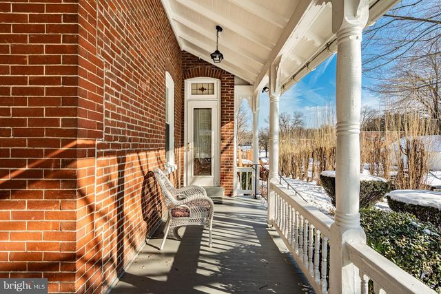 402 N 5TH AVE, Royersford, PA 19468