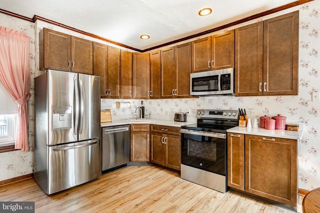 402 N 5TH AVE, Royersford, PA 19468