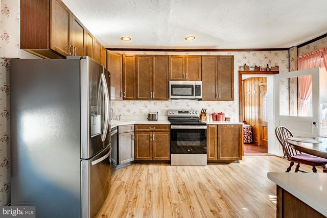 402 N 5TH AVE, Royersford, PA 19468