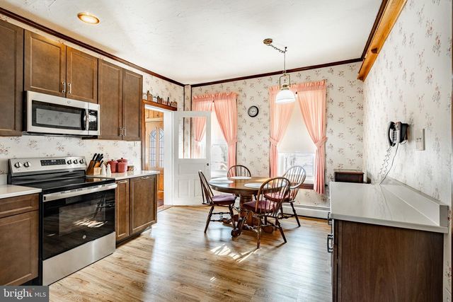 402 N 5TH AVE, Royersford, PA 19468