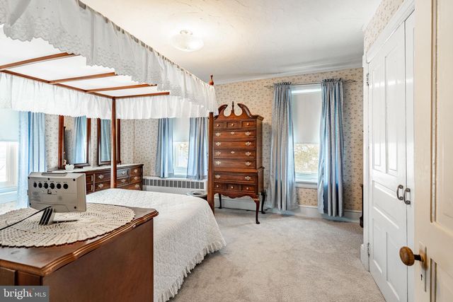 402 N 5TH AVE, Royersford, PA 19468