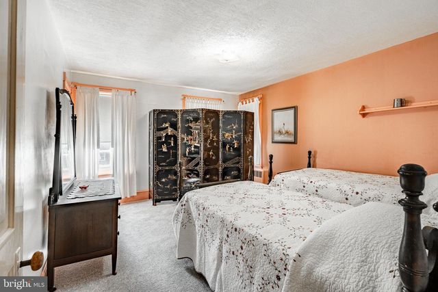 402 N 5TH AVE, Royersford, PA 19468