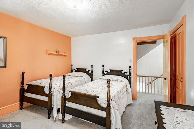 402 N 5TH AVE, Royersford, PA 19468