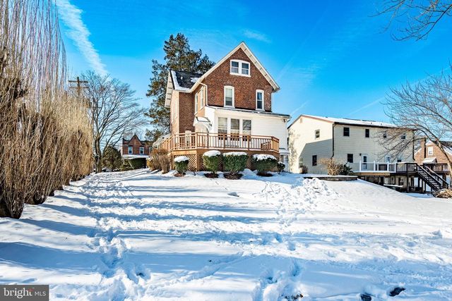 402 N 5TH AVE, Royersford, PA 19468