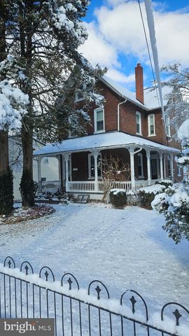 402 N 5TH AVE, Royersford, PA 19468