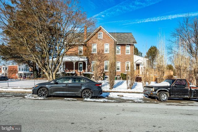 402 N 5TH AVE, Royersford, PA 19468