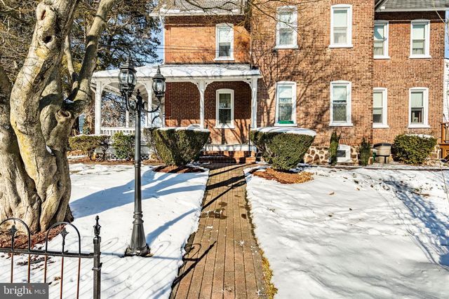 402 N 5TH AVE, Royersford, PA 19468