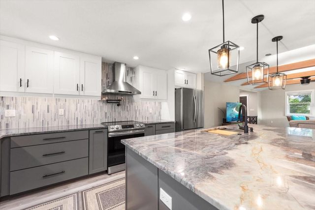 623 PINELAND AVENUE, Belleair, FL 33756