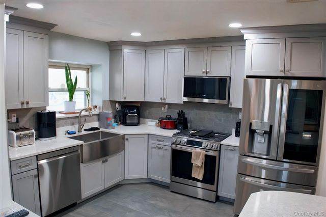 165 Randall Road, Shoreham, NY 11786