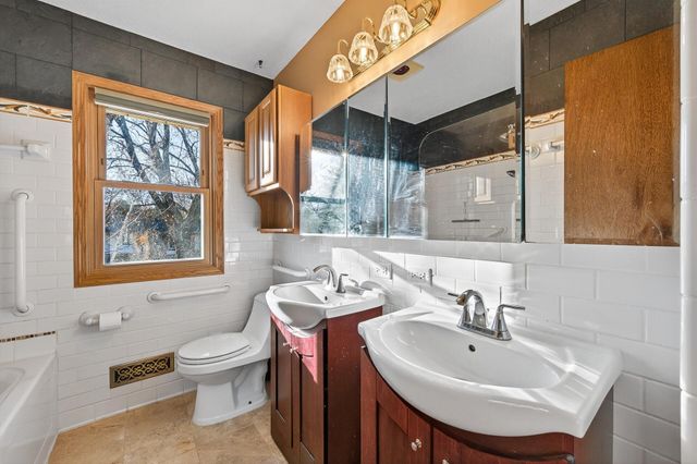 10161 Uplander Street NW, Coon Rapids, MN 55433