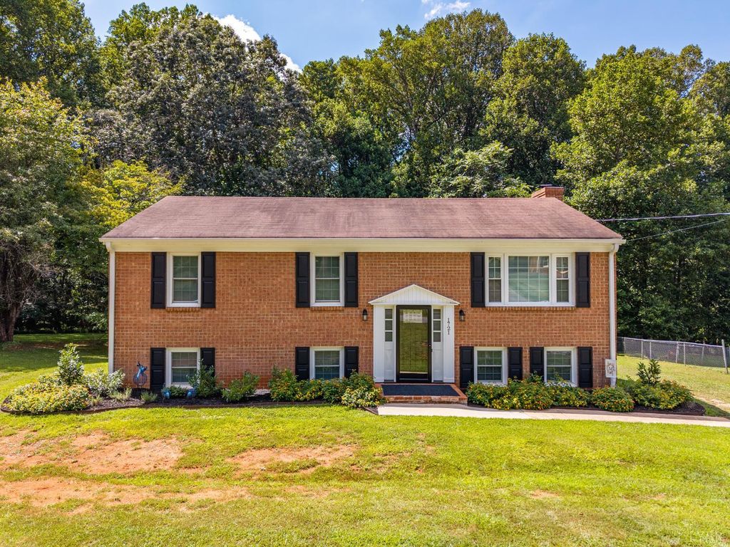 1721 Heritage Circle, Lynchburg, VA 24502