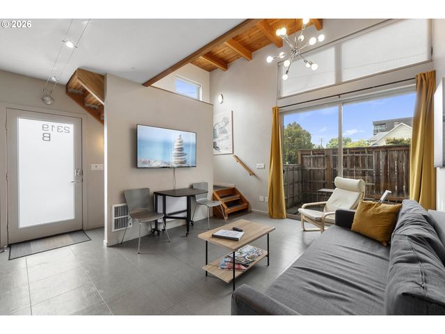 2319 Se BELMONT St, Portland, OR 97214