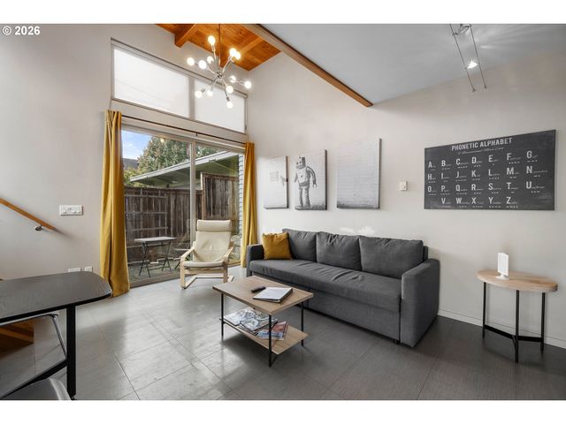 2319 Se BELMONT St, Portland, OR 97214