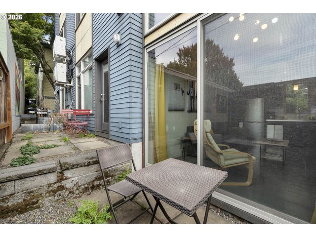2319 Se BELMONT St, Portland, OR 97214