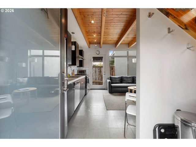 2319 Se BELMONT St, Portland, OR 97214