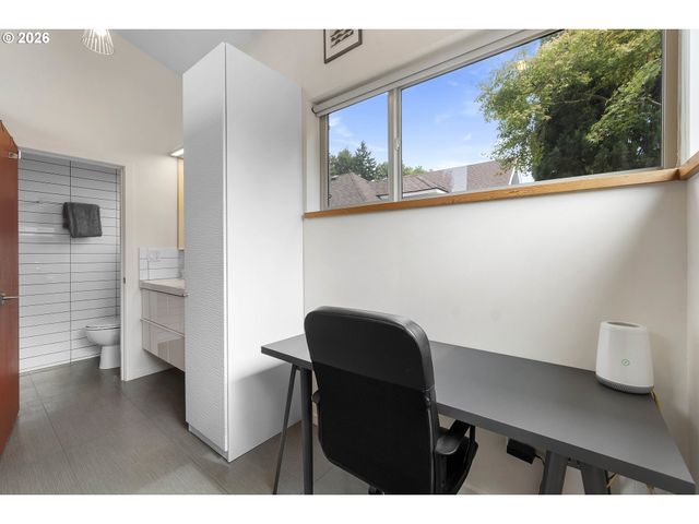 2319 Se BELMONT St, Portland, OR 97214