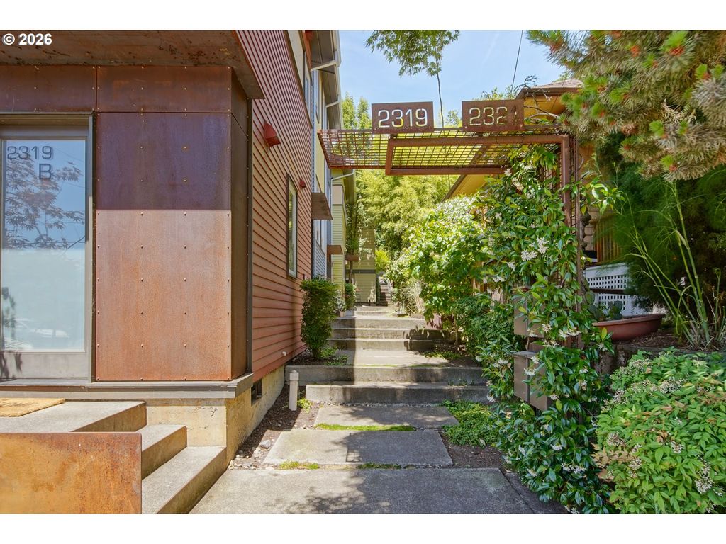 2319 Se BELMONT St, Portland, OR 97214