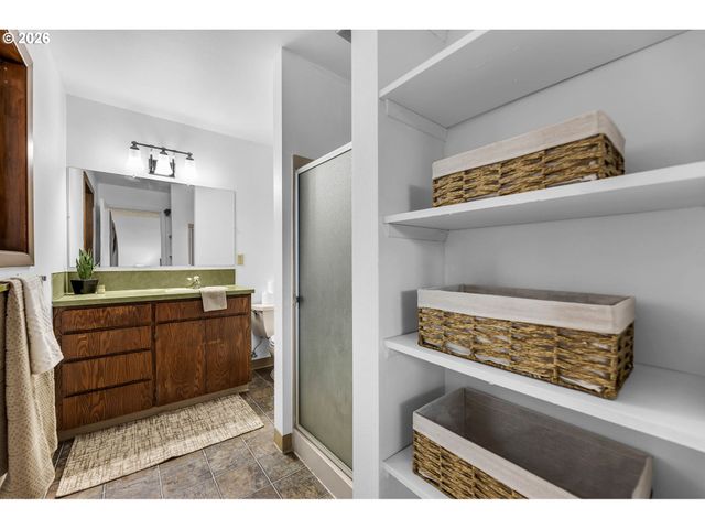 4304 MCCALLISTER Pl, Washougal, WA 98671