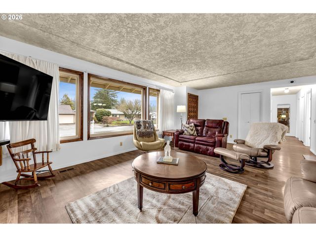 4304 MCCALLISTER Pl, Washougal, WA 98671